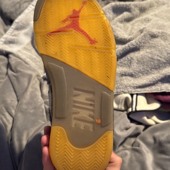 off white Jordan 5 - Picture 2 of 8